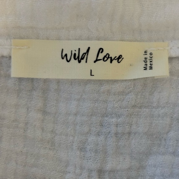 Casual White Button-Down Blouse - Picture 2 of 7